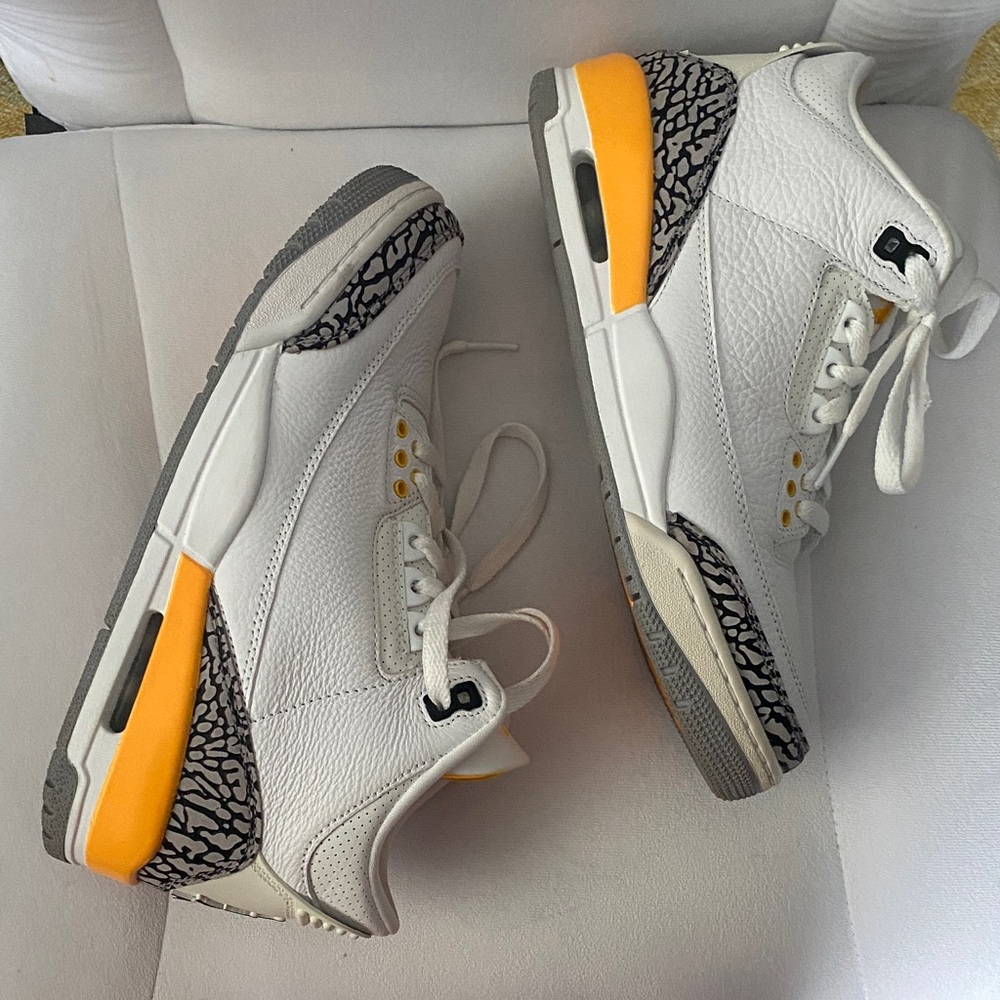 Jordan Women's Sneakers in White and Orange - Picture 6 of 7